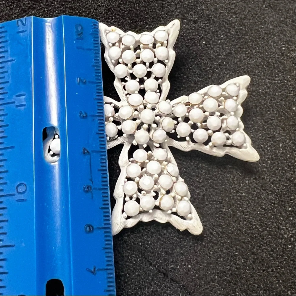 Rare 1960s Weiss Milk Glass Maltese‎ Cross White Enamel Brooch & Clip On Earring